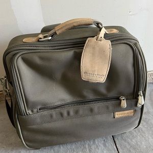 2 wheel cabin bag brigs and Riley with lock and original tag